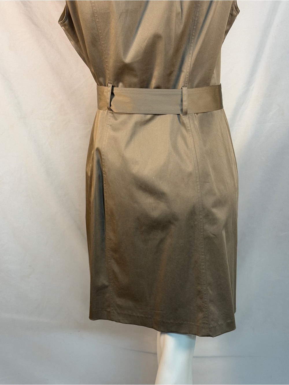 Burberry London Beige Trench-Style Dress with Black Detailing - Picture 6 of 10